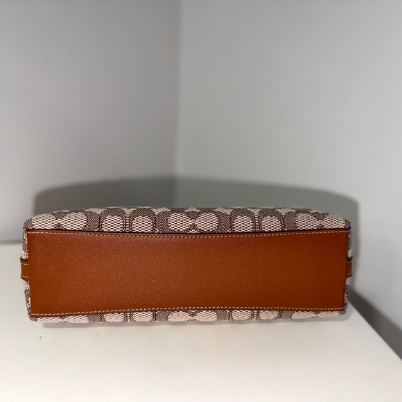 Juliet Shoulder Bag 25
In Signature Textile Jacquard - Picture 3 of 10